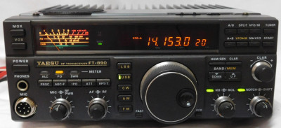 Yaesu FT-890.jpg